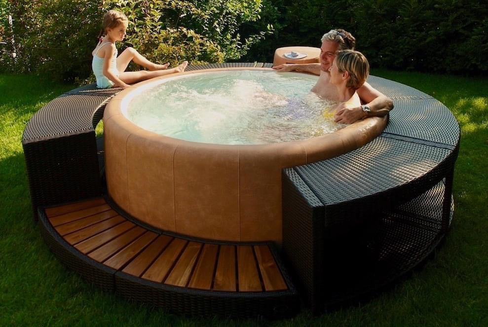 4 person hot tub