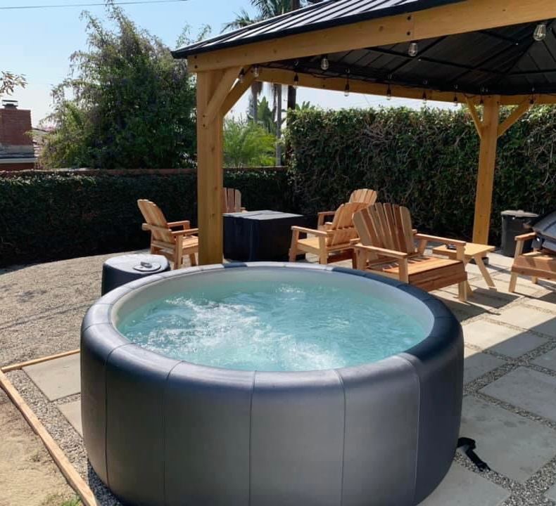 Does a hot tub help sore muscles
