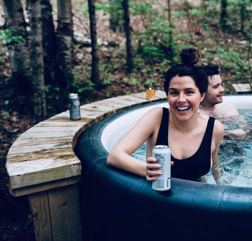 Entertain Your Guests With a 6 Person Round Hot Tub